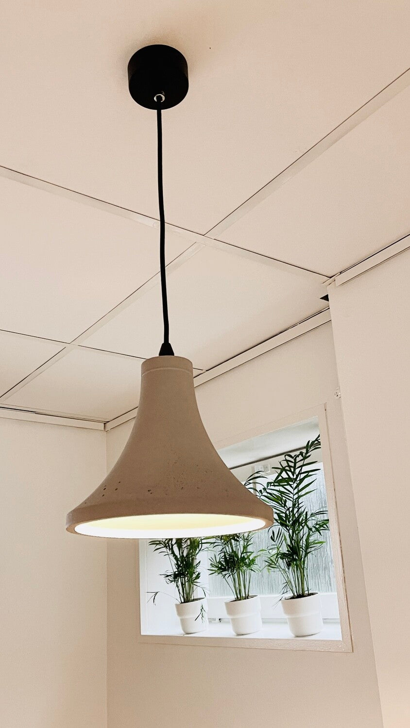 Ando Pendelleuchte aus grauem Naturbeton