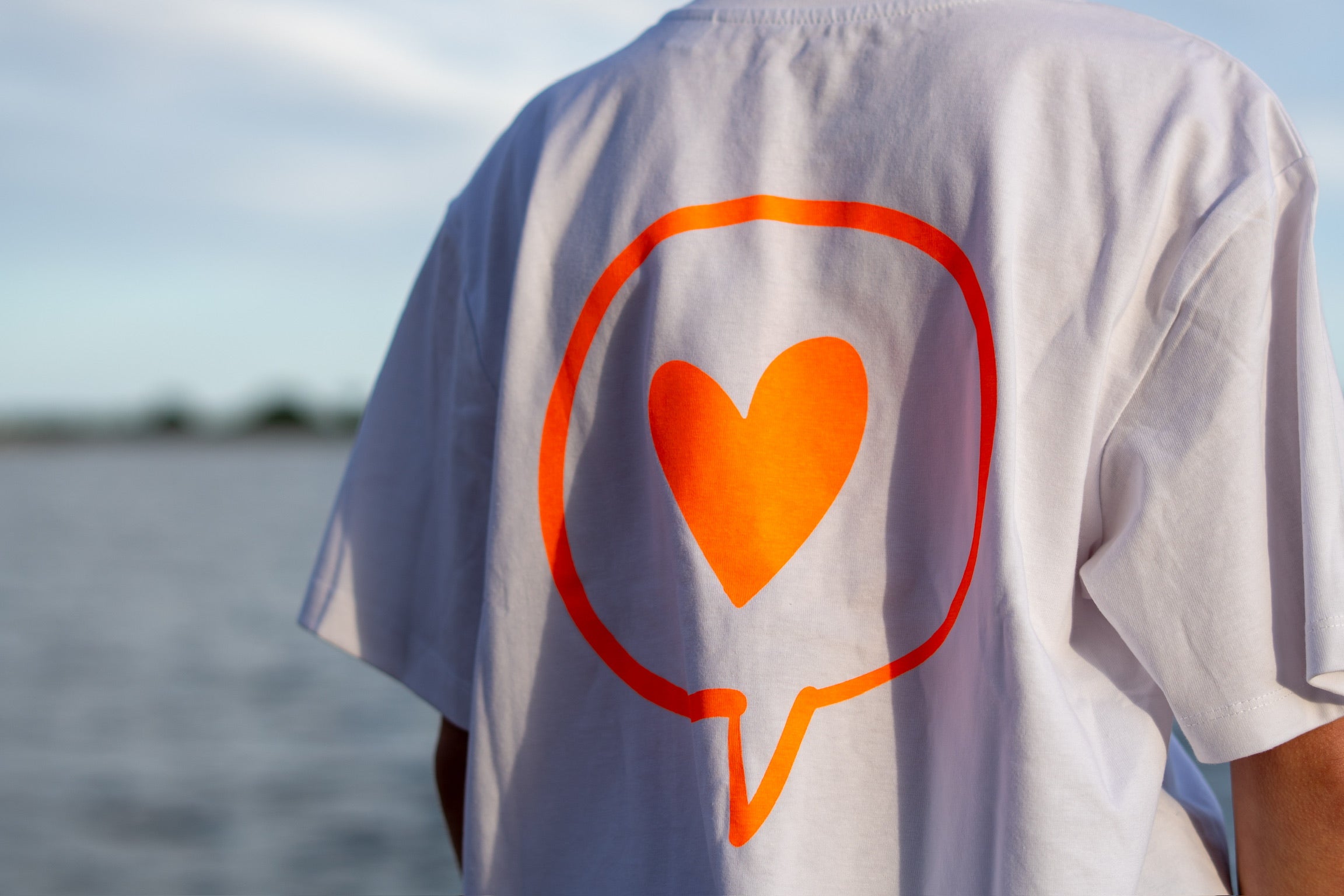 DG Shirt, weiss mit verschiedenen Logofarben