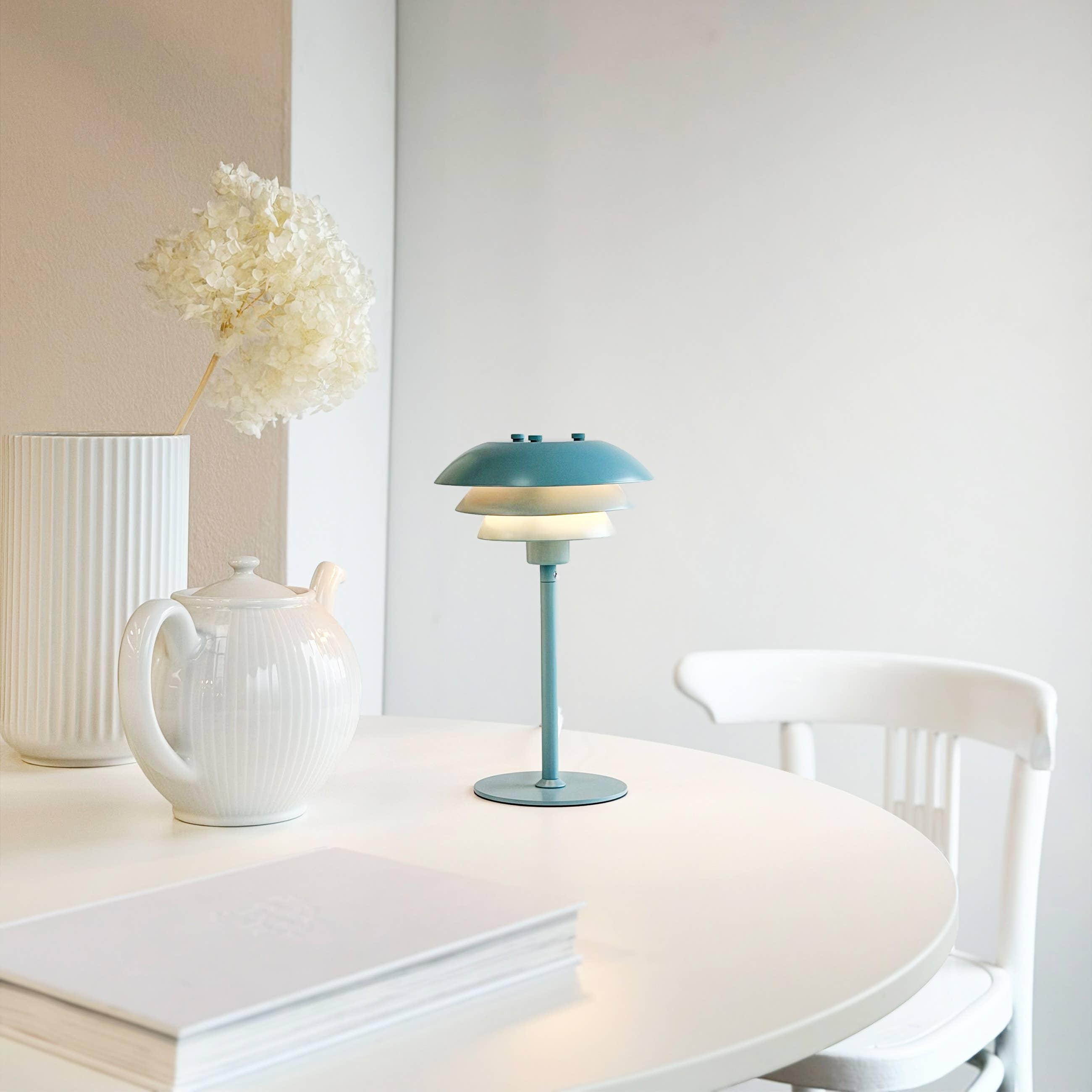 Sixteen Tischlampe - Eisblau