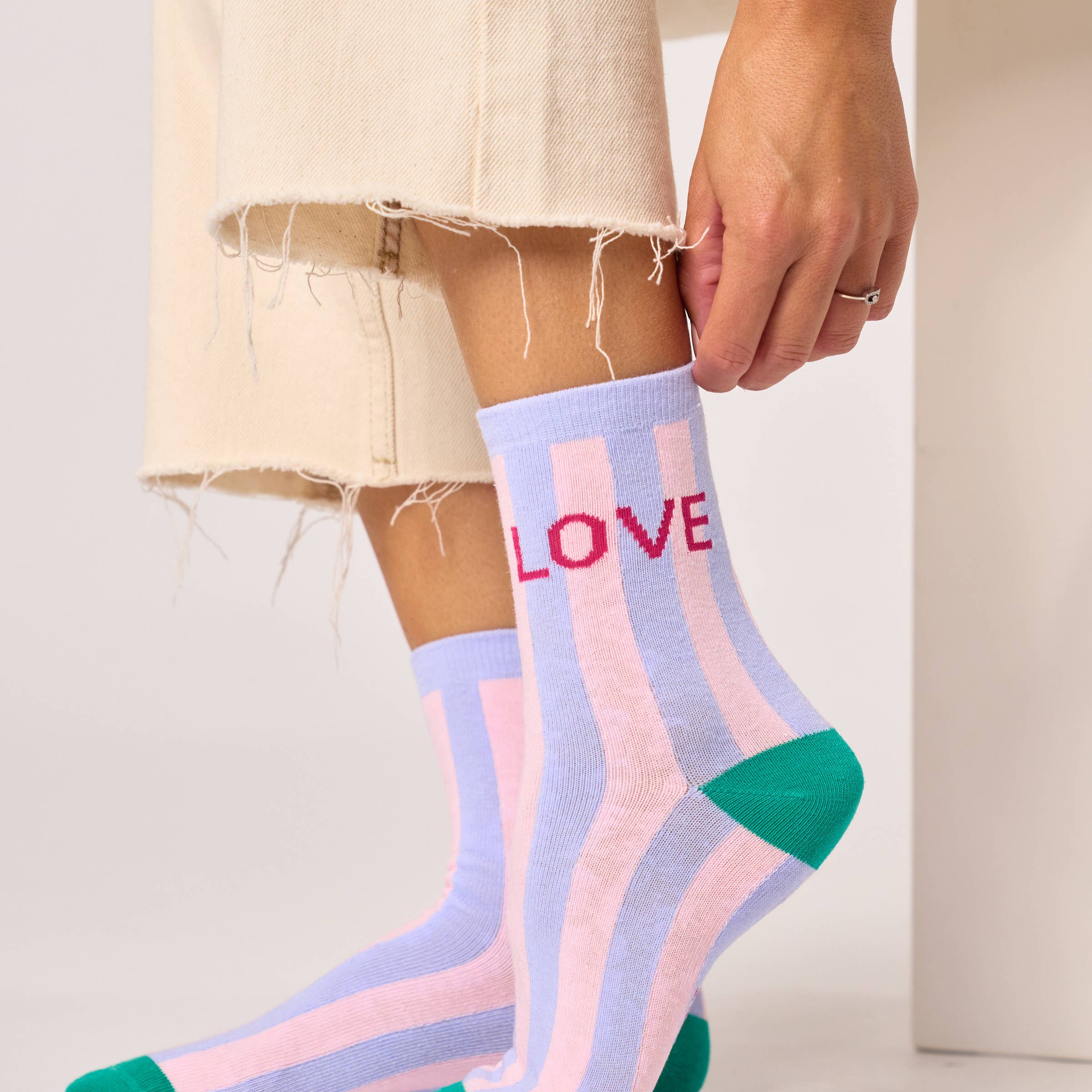 Socken, gestreift - lila/rosa/grün - Liebe